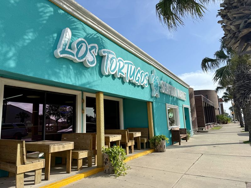 Los Tortugo's Seafood Market exterior